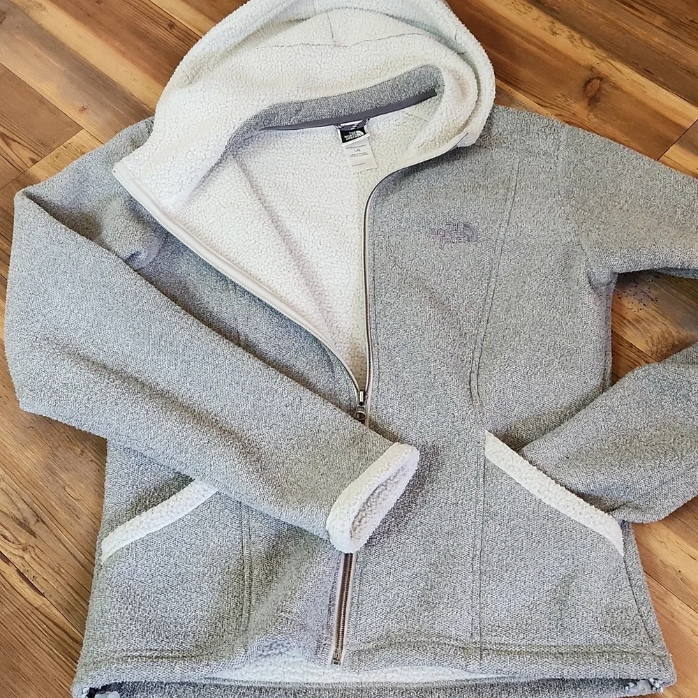 The North Face Heather Gray Teddy Jacket - Picture 4 of 9